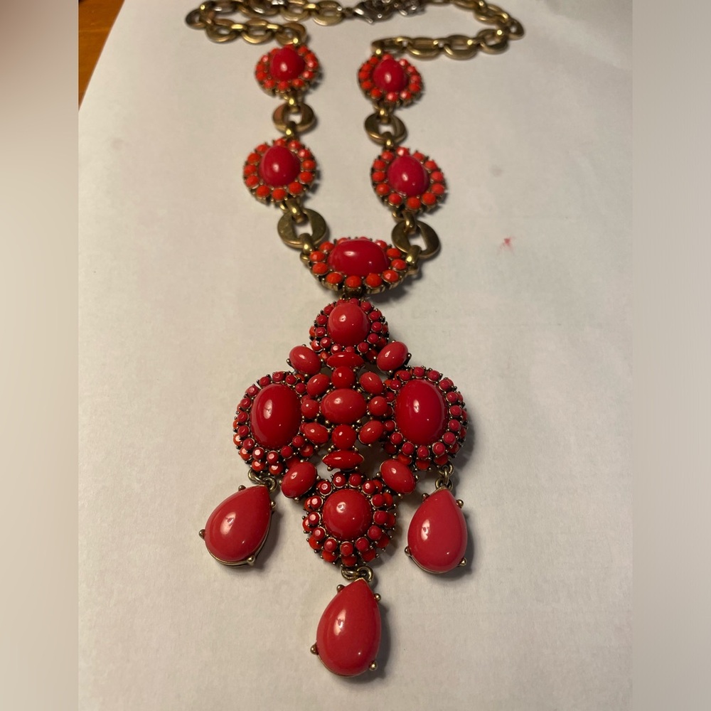 Stella & Dot Sardinia statement necklace w removable pendant.